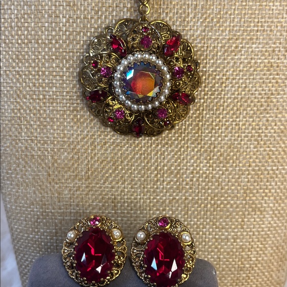 Western Germany Gold, Red Crystal, Pearl Necklace, Brooch, and Earrings - Picture 5 of 12
